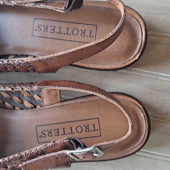 Trotters Lea Slingback Woven Leather Flat Classy Memory Foam Cushion Sandals - Picture 3 of 12